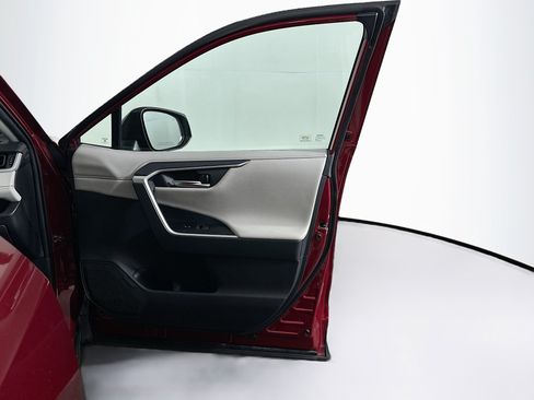 Used 2019 Toyota RAV4 Limited FWD image 33