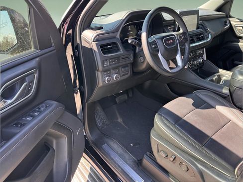 Used 2024 GMC Yukon XL SLT w/ SLT Luxury Package AWD/4WD image 10