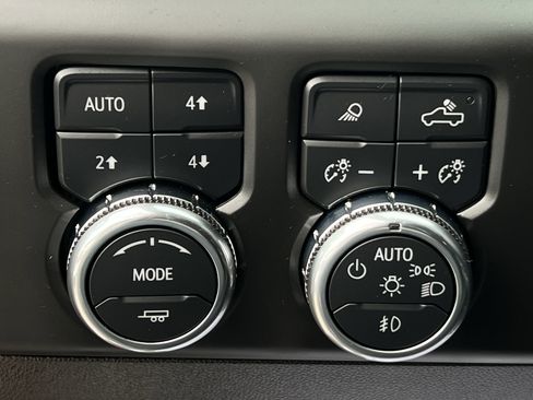 Used 2023 GMC Sierra 1500 AT4 w/ AT4 Premium Package image 15