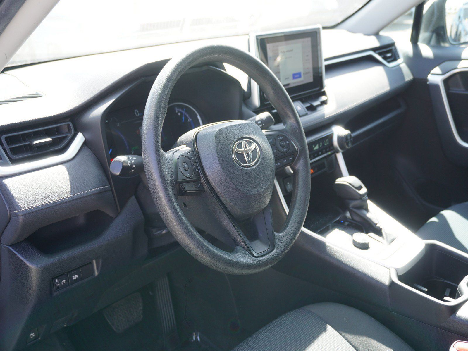 Used 2023 Toyota RAV4 LE AWD/4WD image 19
