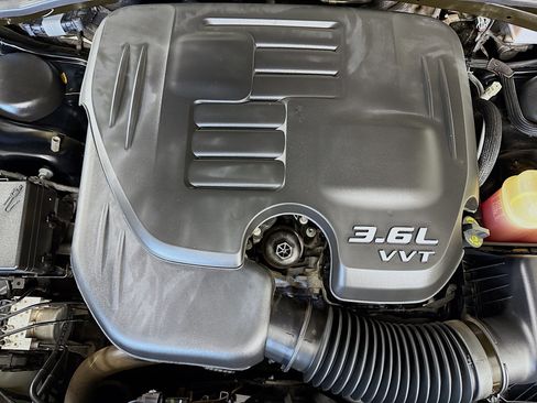 Used 2022 Dodge Challenger SXT image 37