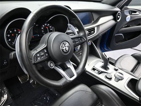 Used 2022 Alfa Romeo Stelvio Veloce image 4