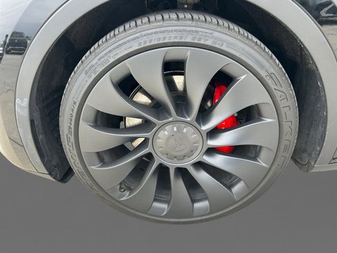 Used 2022 Tesla Model Y Performance image 19