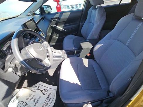 Used 2023 Toyota Corolla Cross SE w/ Moonroof Package image 3