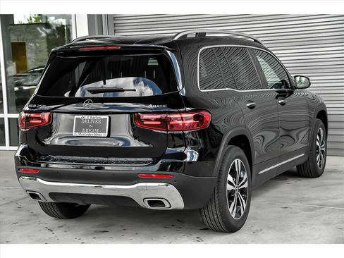 Certified 2025 Mercedes-Benz GLB 250 GLB 250 4MATIC image 9