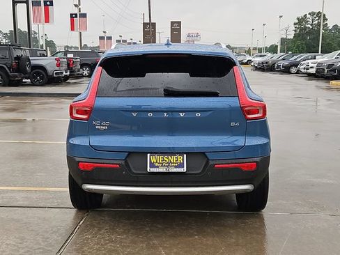 Used 2023 Volvo XC40 B4 Plus w/ Driver Assist Package FWD image 6