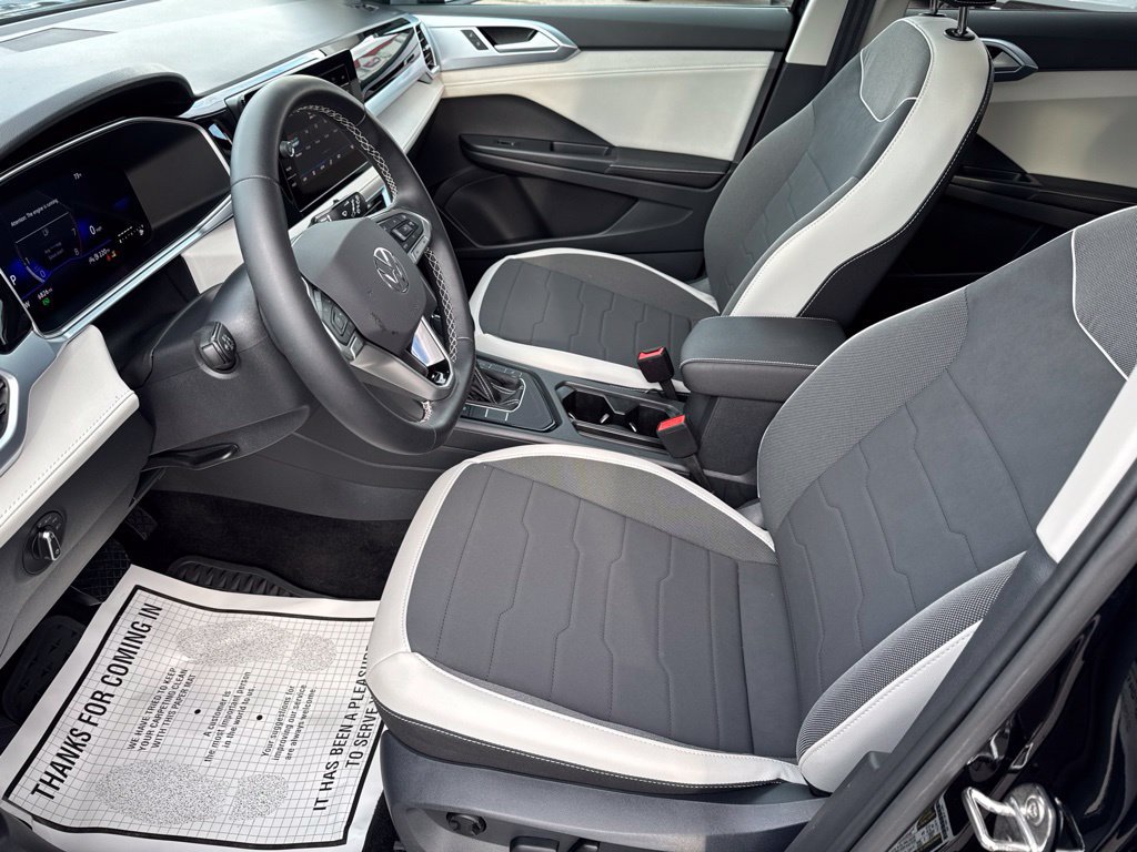 Certified 2025 Volkswagen Taos SE w/ Panoramic Sunroof Package FWD image 14
