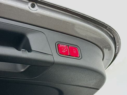 Used 2025 Mercedes-Benz GLA 250 4MATIC image 32