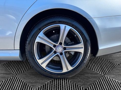 Used 2017 Mercedes-Benz E 300 4MATIC image 29