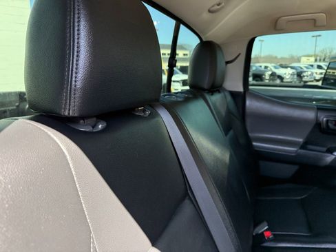 Used 2017 Toyota Tacoma SR image 29