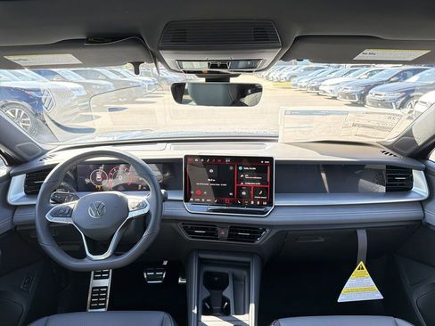 New 2026 Volkswagen Tiguan SE R-Line FWD image 22