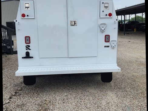 Used 2024 Ford E-350 and Econoline 350 Super Duty w/ Power Windows & Locks Group RWD image 9