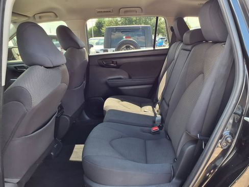 Used 2023 Toyota Highlander L FWD image 19