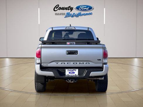 Used 2020 Toyota Tacoma TRD Sport w/ Blackout Package image 11