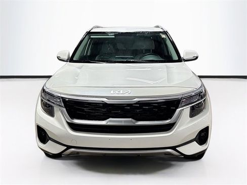 Used 2023 Kia Seltos EX image 2