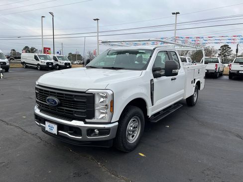 New 2026 Ford F250 XL w/ XL Chrome Package image 11