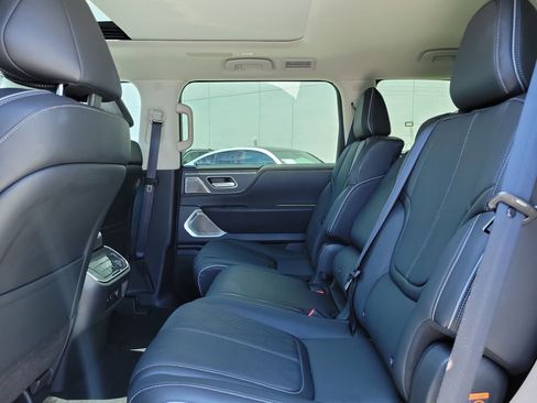 Used 2025 INFINITI QX80 Sensory AWD/4WD image 14