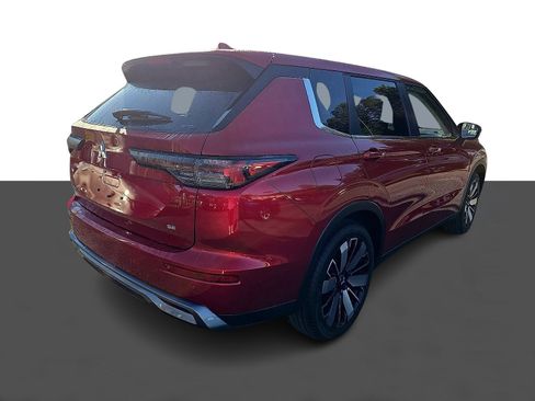New 2025 Mitsubishi Outlander SE image 4