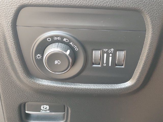 Used 2022 Jeep Grand Cherokee L Limited AWD/4WD image 26