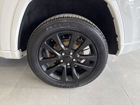 Used 2019 Jeep Grand Cherokee Altitude image 13