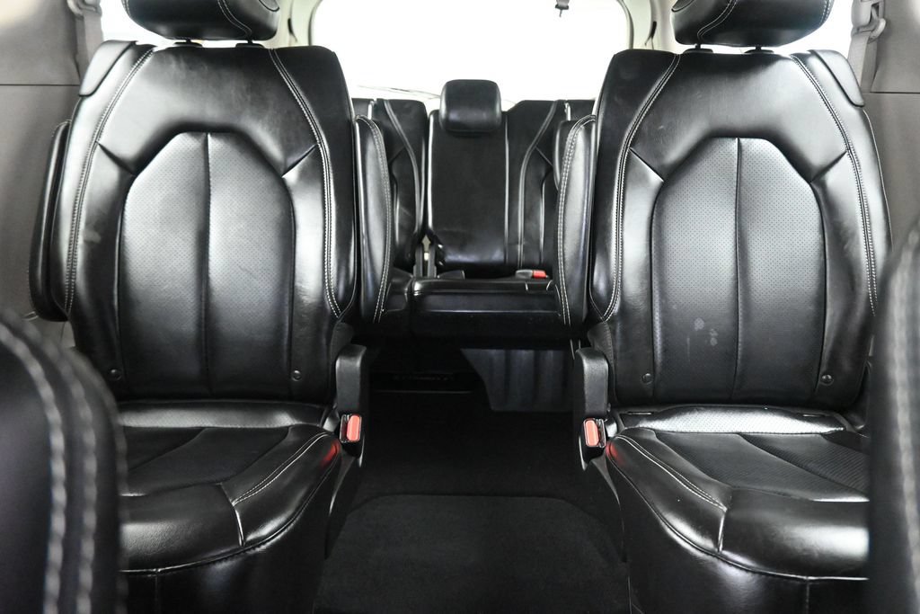 Used 2024 Chrysler Pacifica Touring-L FWD image 30