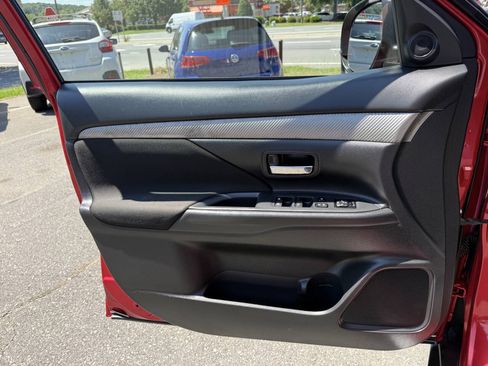 Used 2016 Mitsubishi Outlander SE FWD image 25