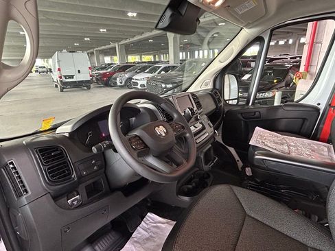 Used 2025 RAM ProMaster 2500 w/ Convenience Group image 17