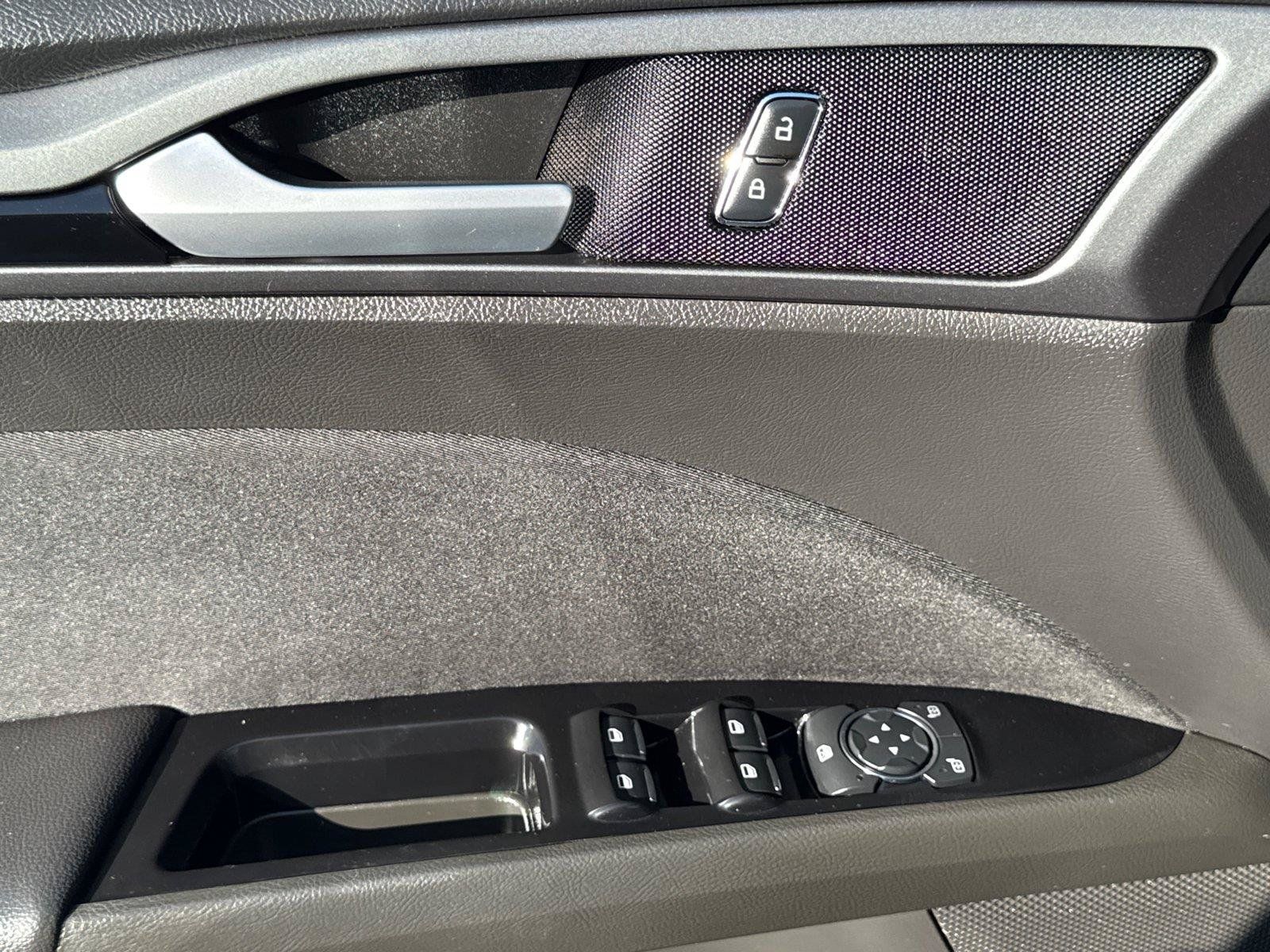 Used 2016 Ford Fusion SE FWD image 29