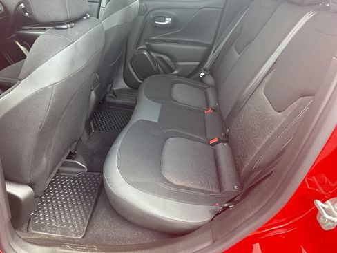 Used 2023 Jeep Renegade Latitude w/ Sun/Sound Group AWD/4WD image 25