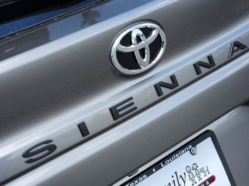 New 2026 Toyota Sienna XLE image 9