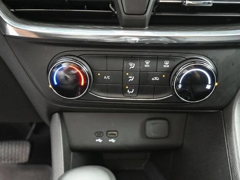 Used 2025 Buick Encore GX Preferred AWD/4WD image 25