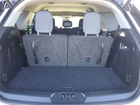 Used 2022 Ford Explorer XLT w/ Equipment Group 202A image 29