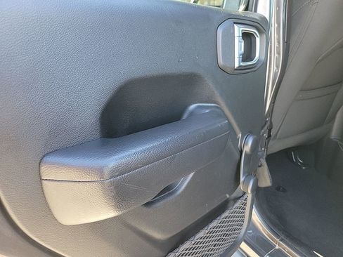 Used 2022 Jeep Gladiator Sport image 18