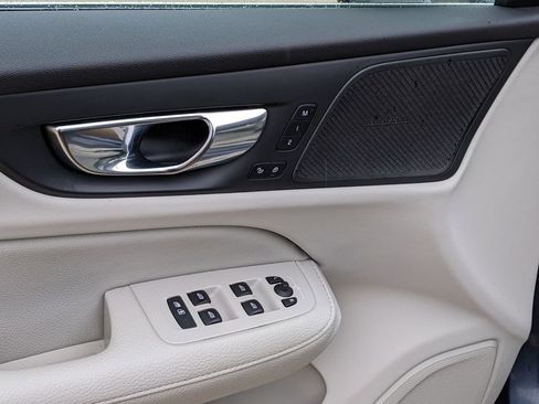 Used 2020 Volvo S60 T5 Inscription image 10