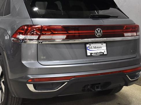 Used 2025 Volkswagen Atlas Cross Sport SE image 9
