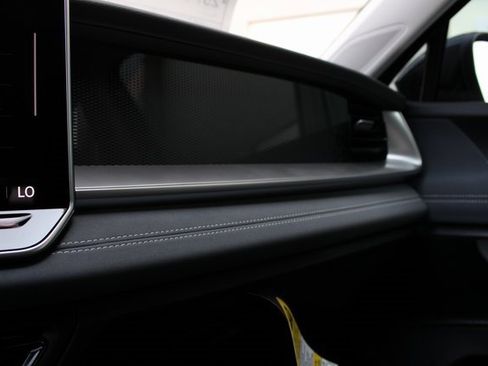 New 2025 Volkswagen Tiguan SE image 5