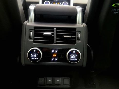 Used 2023 Land Rover Discovery Metropolitan Edition AWD/4WD image 55
