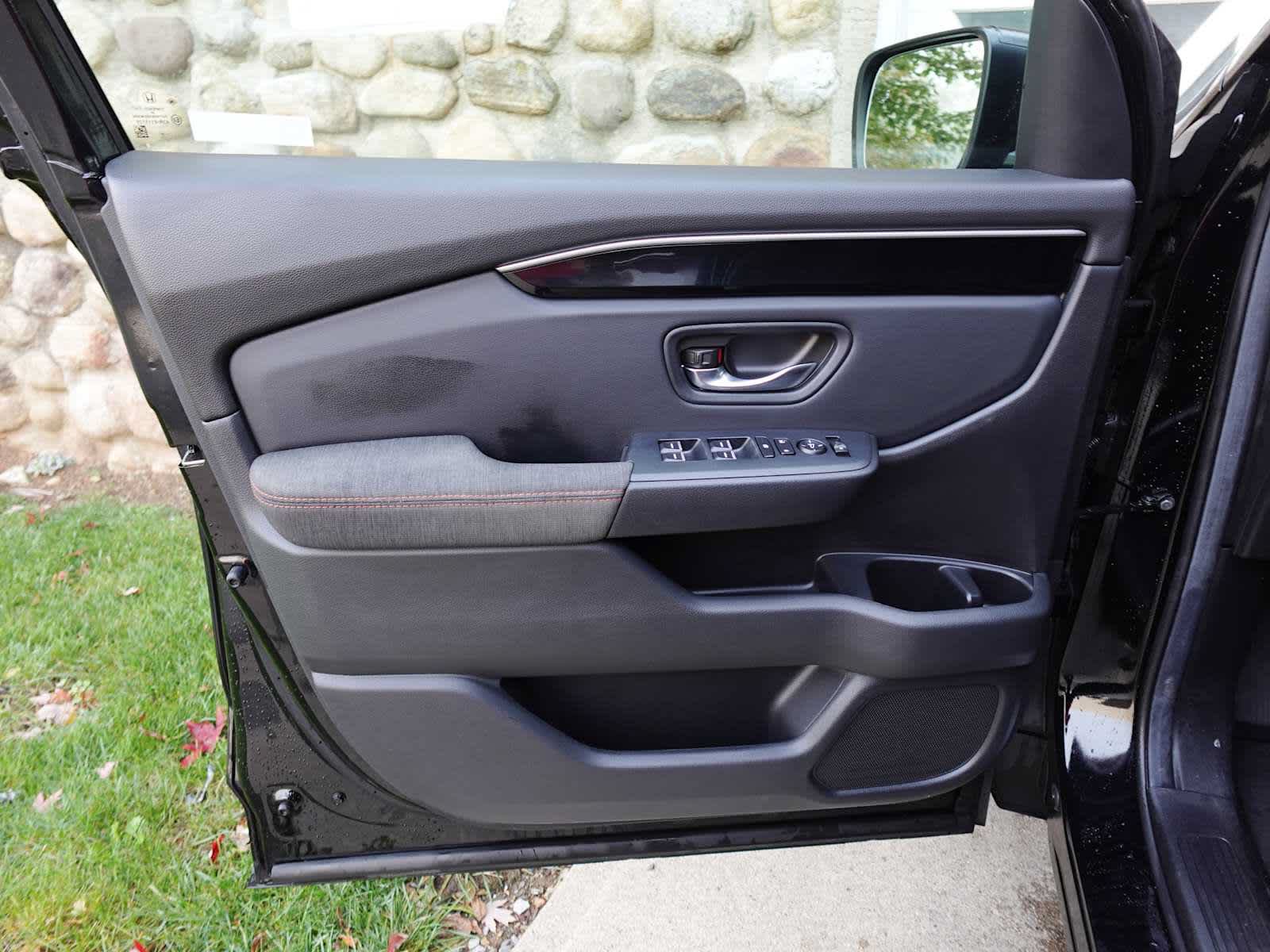 Used 2025 Honda Pilot Sport image 10