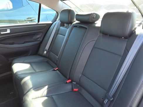 Used 2013 Hyundai Genesis 3.8 w/ Technology Pkg image 8