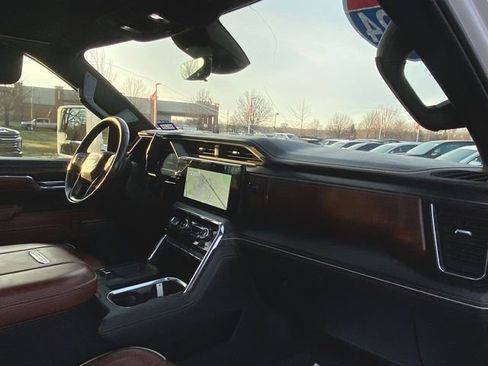 Used 2024 GMC Sierra 3500 Denali Ultimate image 30