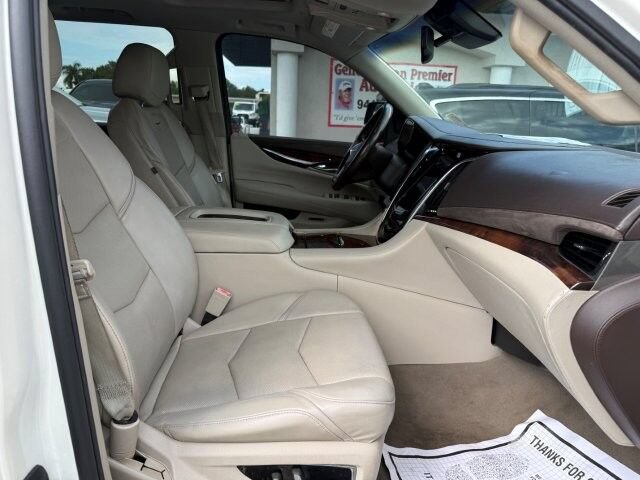 Used 2015 Cadillac Escalade Luxury RWD image 11