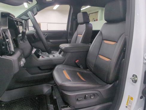Used 2026 GMC Sierra 2500 AT4 w/ Technology Package AWD/4WD image 9