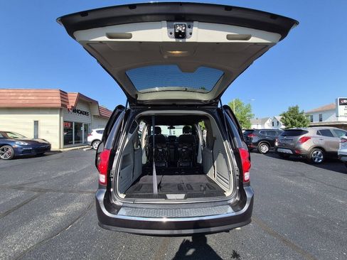 Used 2019 Dodge Grand Caravan SXT FWD image 29