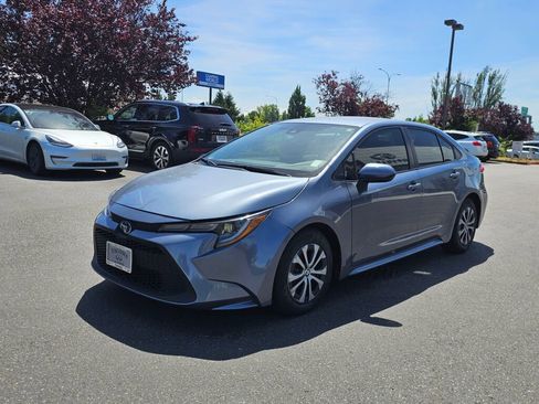 Used 2022 Toyota Corolla LE w/ Premium Interior Package FWD image 3