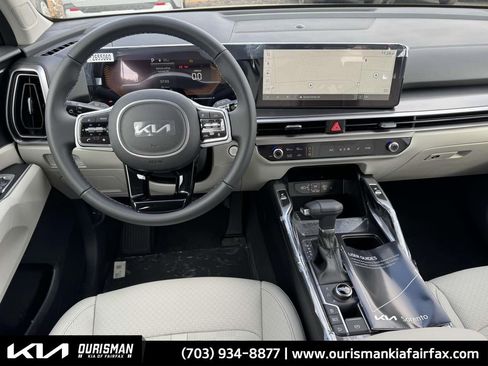 New 2025 Kia Sorento S image 8