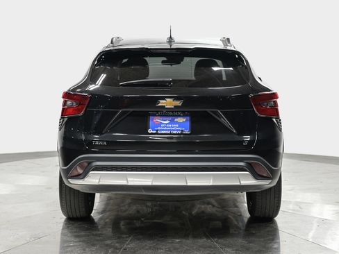 Used 2024 Chevrolet Trax LT w/ Sunroof Package FWD image 5