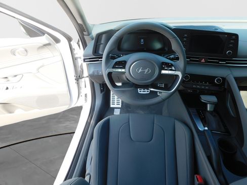 Certified 2025 Hyundai Elantra Sport FWD image 12