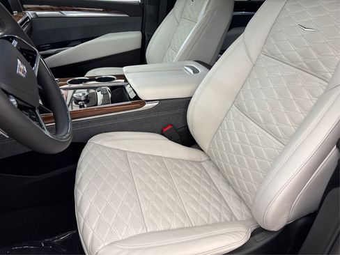 New 2025 Cadillac Escalade Sport Platinum image 9