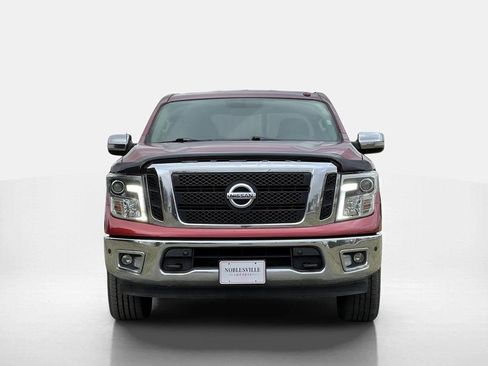Used 2017 Nissan Titan SL image 3