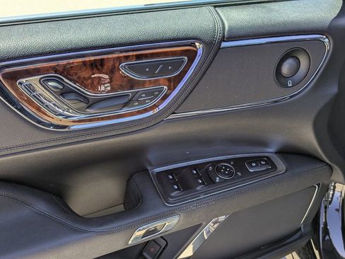 Used 2020 Lincoln Continental Reserve FWD image 9